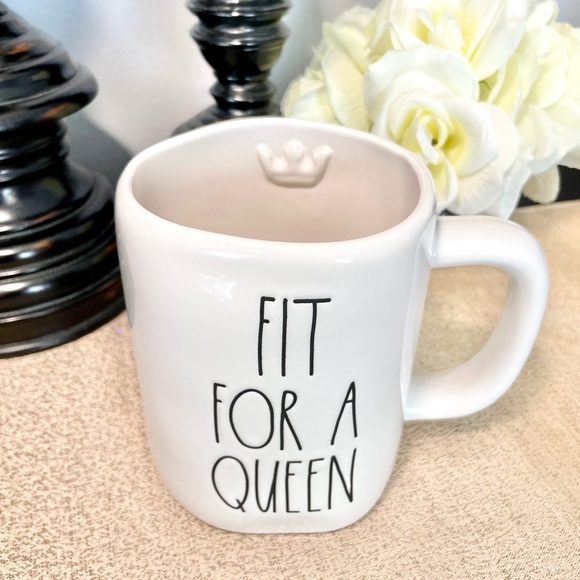 NWT Rae Dunn FIT FOR A QUEEN 👑 Ceramic Mug - Picture 2 of 4